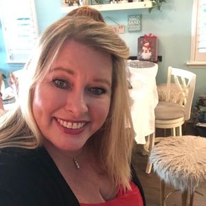 Meet your Posher, Angela